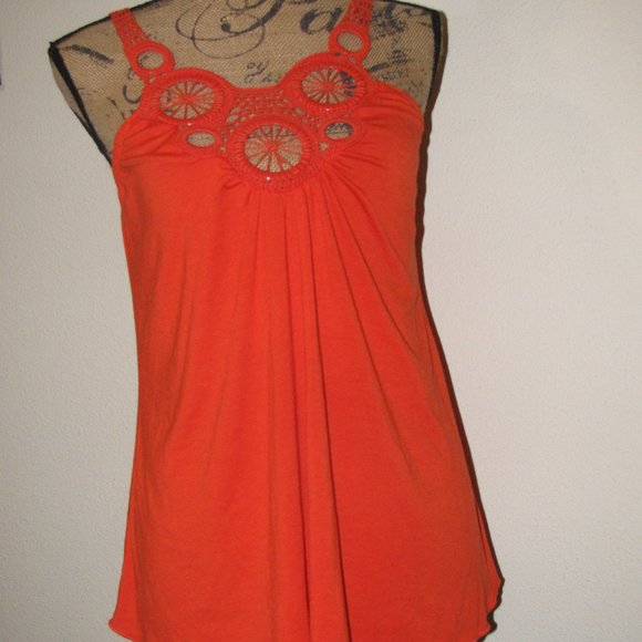 Tank Top with Crocheted Straps and Rings - Picture 2 of 8